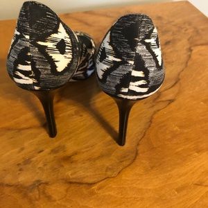 Open toe multi - fabric pump